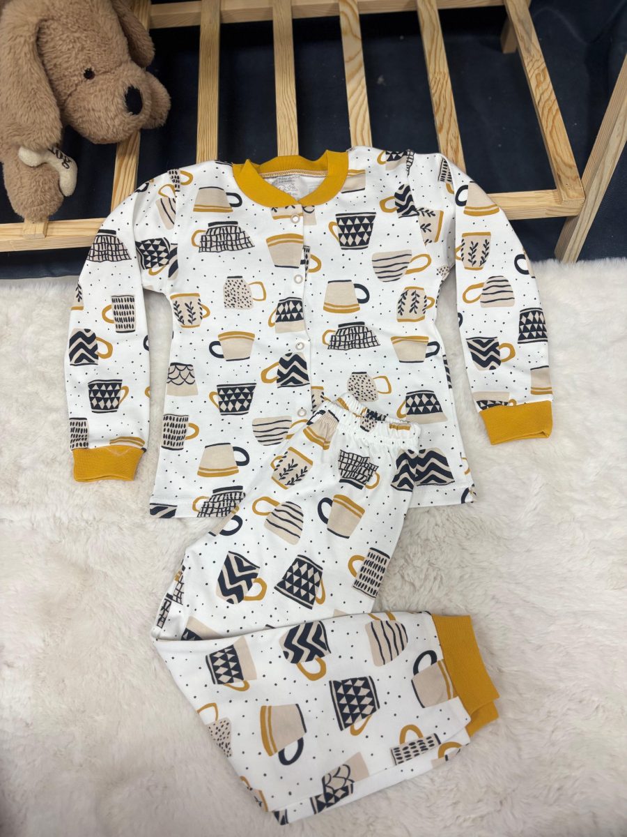 Kahve fincanı resimli çıtçıtlı pijama takımı